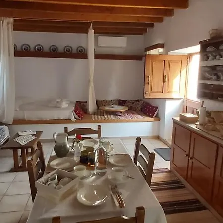 Traditional House In Asfendiou 빌라