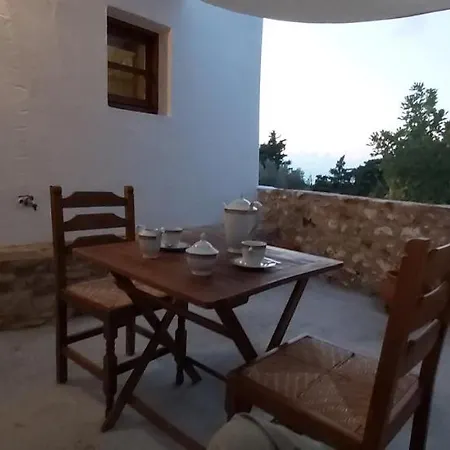 Traditional House In Asfendiou וילה