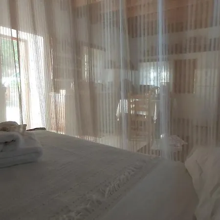 Traditional House In Asfendiou فيلة *